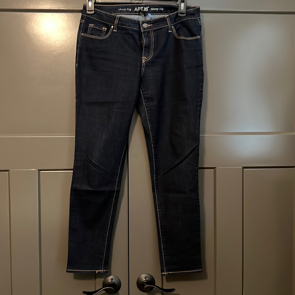 Women’s Skinny Jeans.